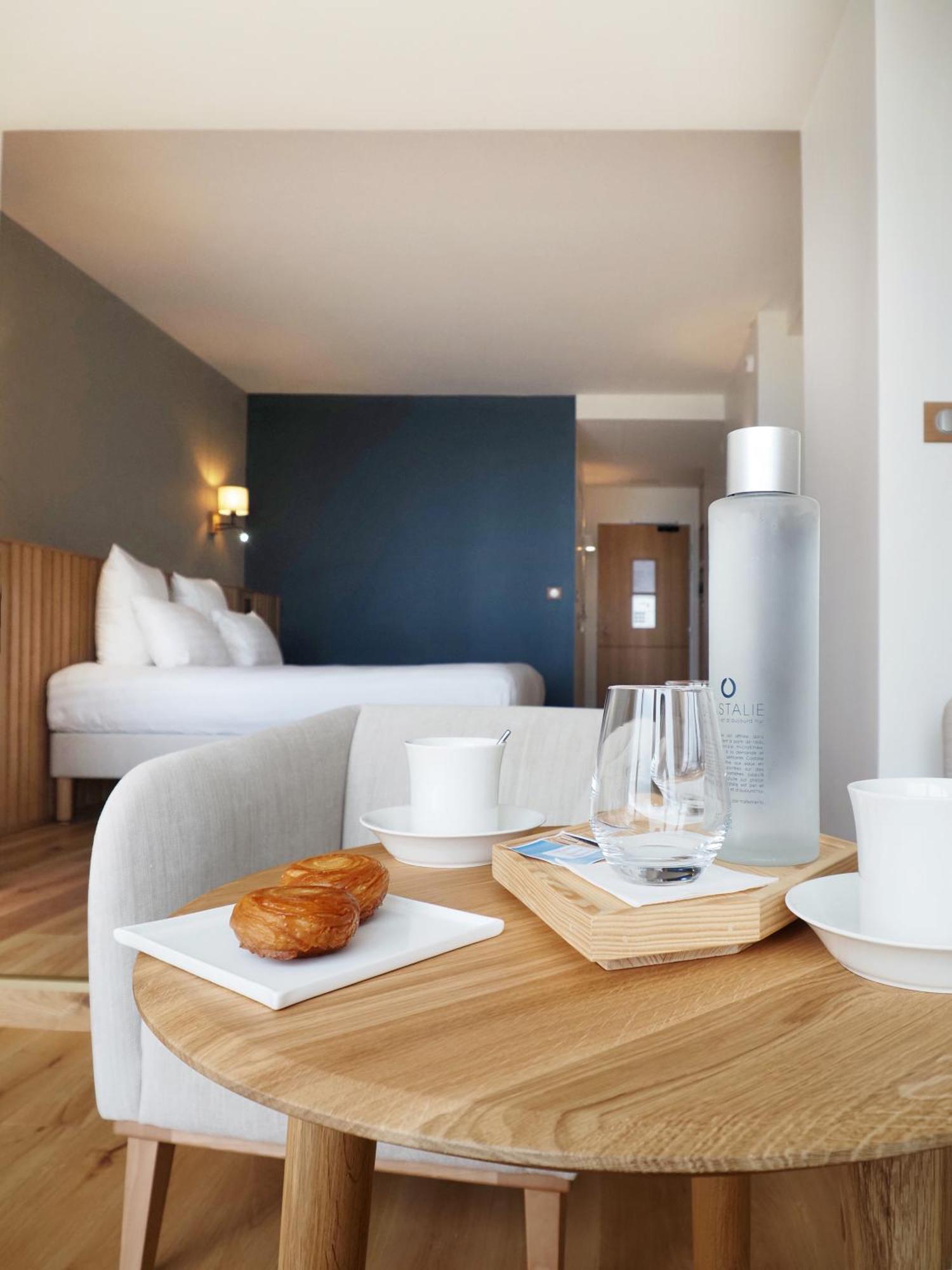 Logis Hotel De カランテック エクステリア 写真